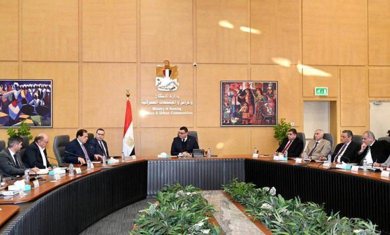 وزير الإسكان يلتقي مجموعة من المطورين وممثلي الكيانات العاملة بإقليم الساحل الشمالي الغربي 1 473251123 1665841937693103 5946965931954907925 n جريدة مؤسسة ايجي تايمز