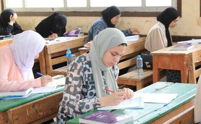 استبعاد 20 طالب بسبب الموبايل بامتحان الإعدادية بالجيزة 1 elaosboa29758 جريدة مؤسسة ايجي تايمز