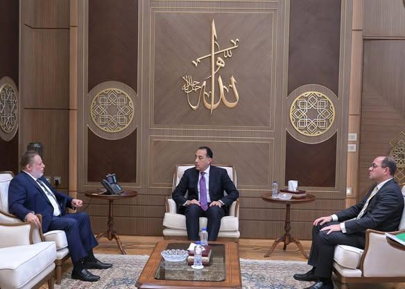 رئيس الوزراء يجتمع مع محافظ البنك المركزي ووزير المالية لاستعراض عدد من الملفات المهمة 1 474541356 2344871592572414 6014652091823461404 n جريدة مؤسسة ايجي تايمز
