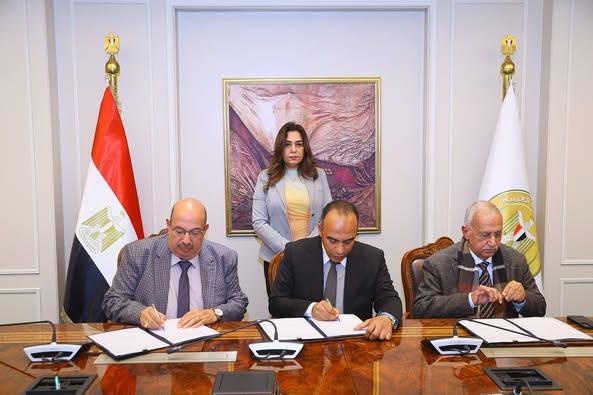 وزيرة التنمية المحلية تشهد التوقيع علي إنهاء عقد بالتراضي للصالح العام بين محافظة المنيا وشركة "إيكو" للتنمية الزراعية 1 475776116 1137656001738152 7613055533204719688 n جريدة مؤسسة ايجي تايمز