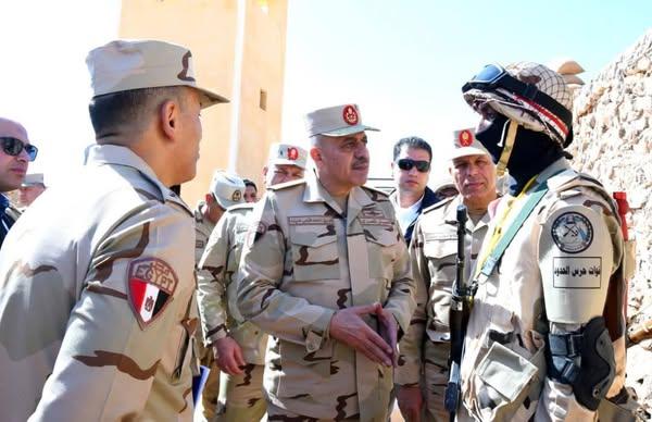 بالصور.. رئيس أركان حرب القوات المسلحة يتفقد إجراءات التأمين على الإتجاه الإستراتيجي الغربي 1 476608852 1829327221200206 812961158585020410 n جريدة مؤسسة ايجي تايمز