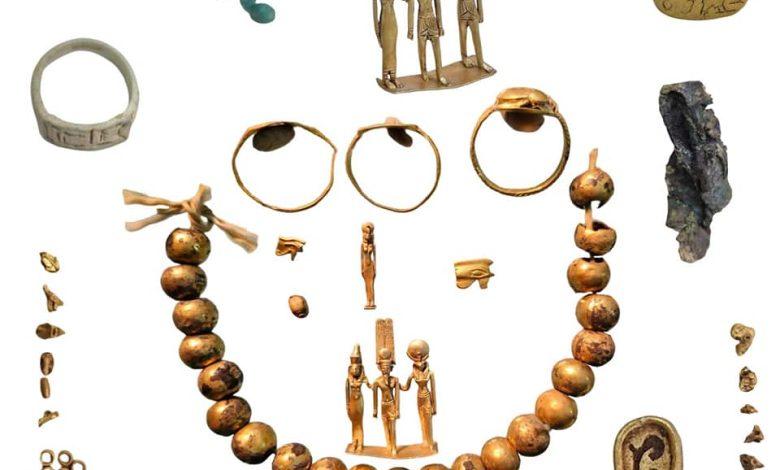 الكشف عن مجموعة من الخواتم التمائم والحلي المصنوع من الذهب والأحجار الكريمة من عصر الأسرة 26 بمعابد الكرنك 1 481280802 1158540806316338 1373324209995060862 n جريدة مؤسسة ايجي تايمز