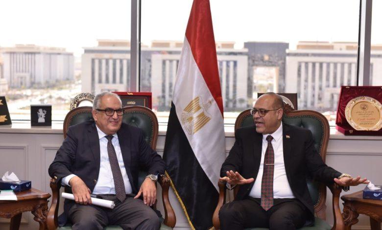 وزير العمل يلتقي رئيس الهيئة العامة للتأمين الصحي 1 315x420 e596bea9604c969dbed94d05f643d5d1414a8aaee52ea68e9a642d1fda7cea1e جريدة مؤسسة ايجي تايمز
