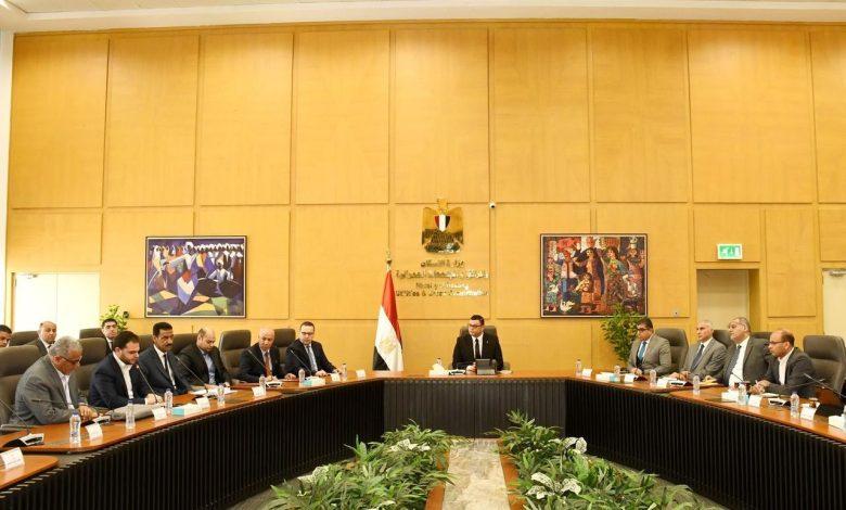 بالصور.. وزير الإسكان يلتقي مجموعة من المطورين وممثلي الكيانات العاملة بإقليم الساحل الشمالي الغربي 1 488677491 1193145229522562 7409190633782836491 n جريدة مؤسسة ايجي تايمز