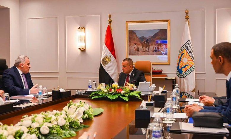 محافظ جنوب سيناء يبحث تطوير قطاع الثروة السمكية ويدعم افتتاح مركز الصيد ومصنع الثلج بطور سيناء 1 32aa0dd4153841ed5de963781703e5da 1 جريدة مؤسسة ايجي تايمز