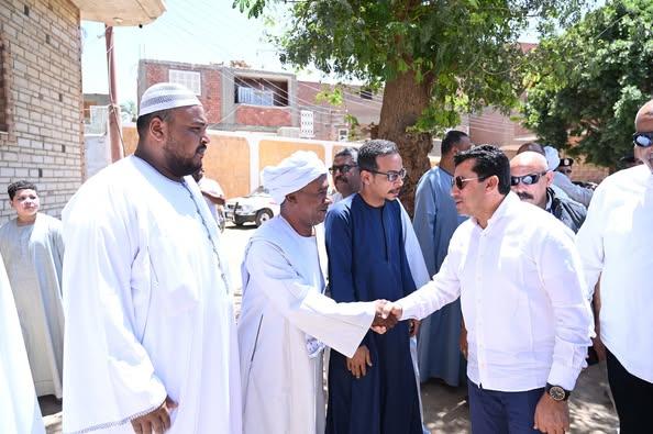 ضمن جولته بمحافظة أسوان... وزير الشباب والرياضة يلتقي مشايخ العبابدة بمدينة دراو بأسوان لبحث المتطلبات.. صور 1 495087364 1217414073762344 425169431210642505 n جريدة مؤسسة ايجي تايمز