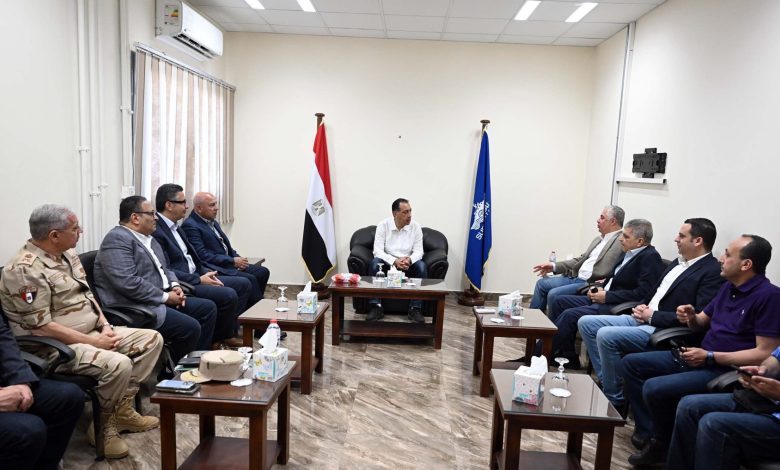 بالصور.. رئيس الوزراء يبدأ زيارة لتفقد وافتتاح عددٍ من مشروعات "المنطقة الاقتصادية لقناة السويس" شرق وغرب بورسعيد 1 495504894 1224165053087246 5009681895942864977 n جريدة مؤسسة ايجي تايمز
