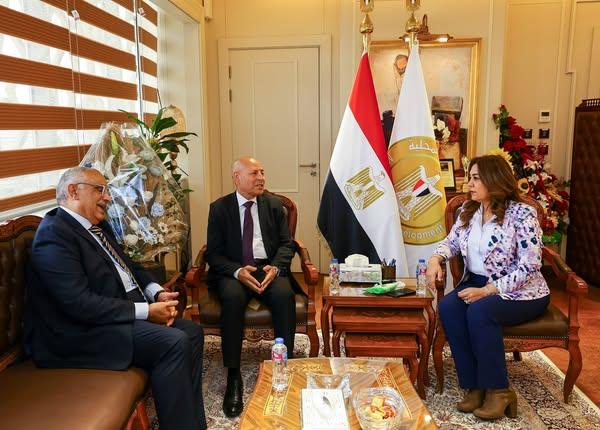 وزيرة التنمية المحلية تبحث مع محافظ القاهرة ورئيس جهاز التنسيق الحضاري جهود إعادة المظهر الجمالي والحضاري لعدد من الشوارع بمصر الجديدة 1 497497767 1226728479497570 7694263578783674919 n جريدة مؤسسة ايجي تايمز