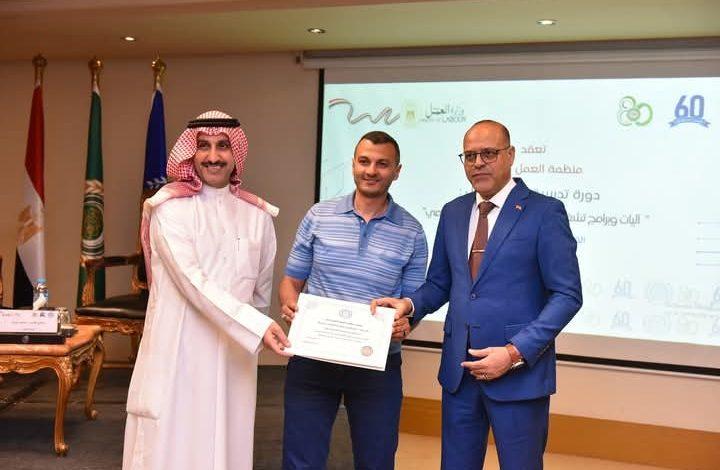 وزير العمل ومدير عام منظمة العمل العربية يُسلمان شهادات للمفتشين 1 499211904 24146314404975428 3744081336275394279 n جريدة مؤسسة ايجي تايمز