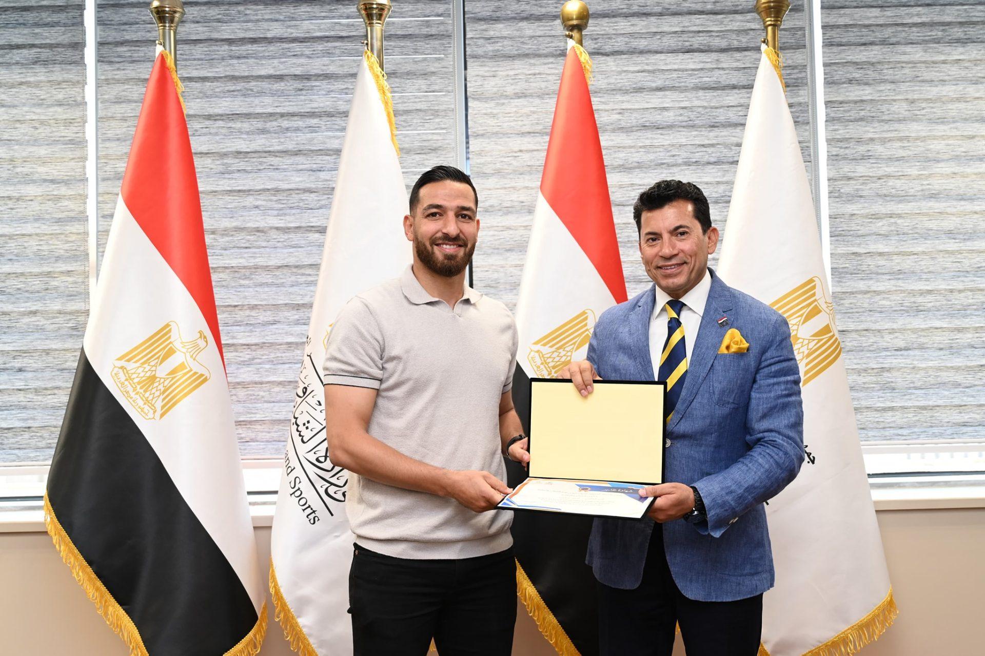 بالصور.. وزير الرياضة يستقبل بعثة الرياضيين العائدين من ليبيا بمقر الوزارة بالعاصمة الإدارية 2 499523529 1233315865505498 1401166684910159588 n جريدة مؤسسة ايجي تايمز