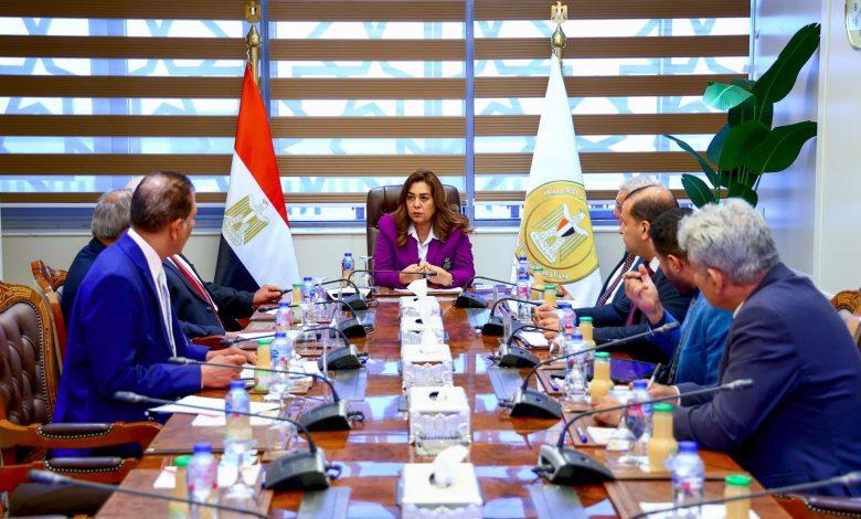 وزيرة التنمية المحلية تتابع مع عدد من قيادات الوزارة ملفات الأحوزة العمرانية والمخططات التفصيلية والاستراتيجية للمدن والقرى بالمحافظات 1 501269632 1240336788136739 7431009226851367391 n جريدة مؤسسة ايجي تايمز