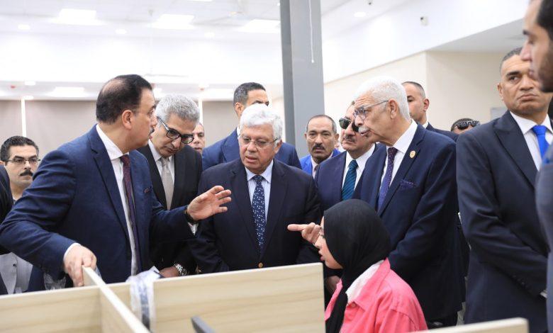 وزير التعليم العالي ومحافظ المنوفية ورئيس جامعة المنوفية يفتتحون مركز الاختبارات الإلكترونية بكلية الحقوق بجامعة المنوفية.. صور 1 502416269 1242205087949909 3891212783421437919 n جريدة مؤسسة ايجي تايمز