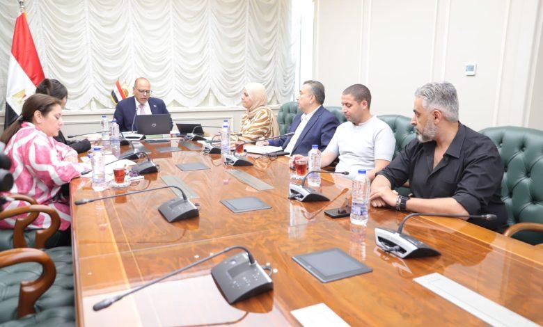 بـ" الفيديو كونفراس".. وزير العمل يبحث مع وفدِ من "الإتحاد الأوروبي" التعاون في المجالات ذات الإهتمام المُشترك 1 2698058 0 جريدة مؤسسة ايجي تايمز