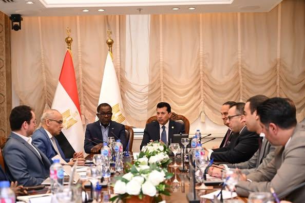 رئيس الوزراء يلتقي أعضاء اللجنة الاستشارية للاقتصاد الكلي 1 511108451 1262192442617840 2855381608866809221 n 1 جريدة مؤسسة ايجي تايمز