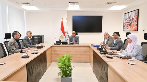 وزير الري يتابع إجراءات رقمنة أعمال قطاع المياه الجوفية وتسهيل إجراءات إصدار التراخيص 1 512734444 1265460215624396 5446729357903580891 n جريدة مؤسسة ايجي تايمز