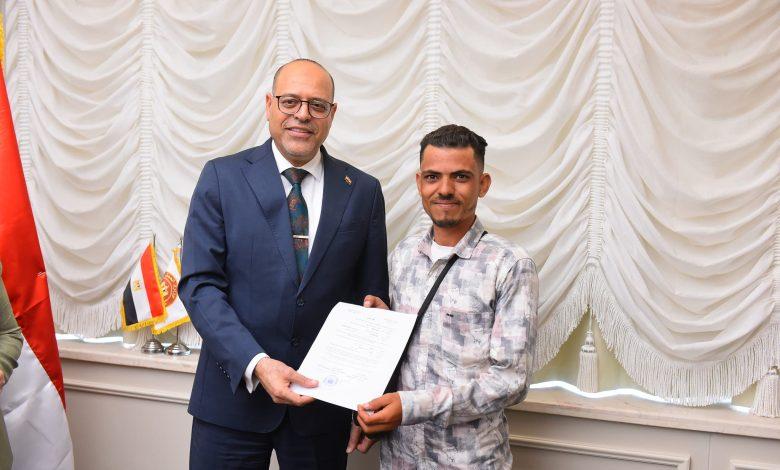 بالصور.. وزير العمل يُسلم عقود عمل لعمال مصريين للعمل في مجالات زراعة النخيل وتربية السمان بالأردن 1 512787470 1263891509114600 2435339528453410222 n جريدة مؤسسة ايجي تايمز