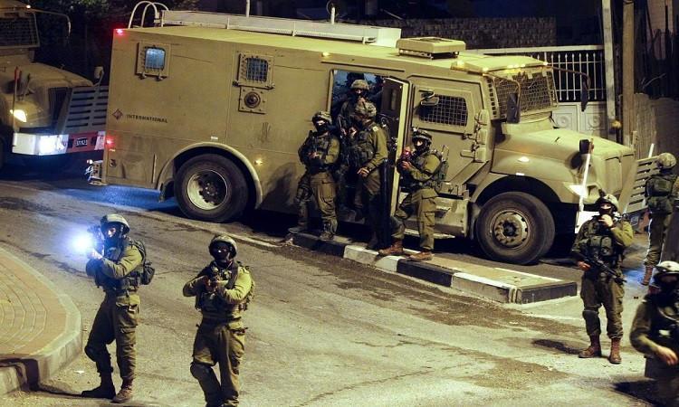 قوات الاحتلال الإسرائيلي تقتحم بلدتين في الضفة الغربية 1 17475103550 جريدة مؤسسة ايجي تايمز