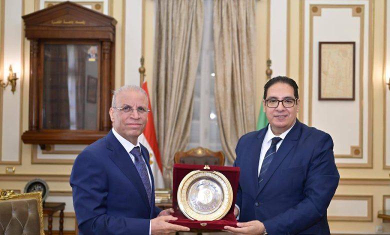 رئيس جامعة القاهرة يبحث مع السفير العراقي آفاق التعاون الأكاديمي ورعاية الطلاب العراقيين الدارسين بالجامعة 1 20250830101014886 جريدة مؤسسة ايجي تايمز