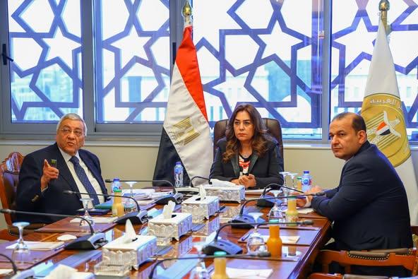 وزيرة التنمية المحلية تتابع الموقف التنفيذي لمقترحات تطوير ورفع كفاءة المسارات والفراغات العامة بمنطقة العرب ببورسعيد 1 534743179 1314082987428785 1066369168000181441 n جريدة مؤسسة ايجي تايمز