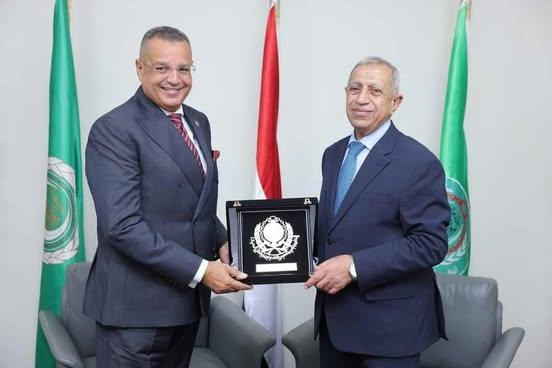 محافظ جنوب سيناء يتسلم درع الإبداع والتميز لعام 2025 من قمة الابداع الاعلامي للشباب العربي 1 535649306 1166171142198917 798828833851698260 n جريدة مؤسسة ايجي تايمز