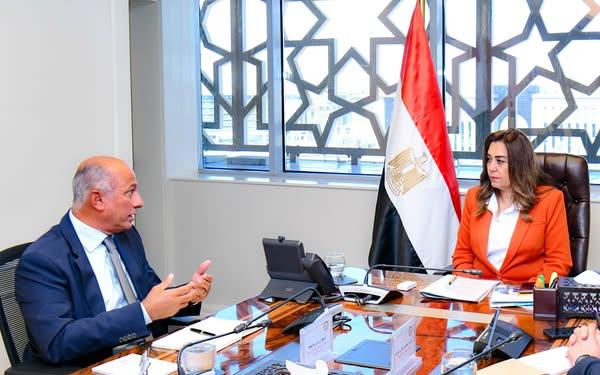 د.منال عوض تشيد بالدور المشترك بين وزارتي البيئة والخارجية في تنسيق المواقف الوطنية تجاه مختلف القضايا البيئية 1 543150540 1328438429326574 4471552343309958764 n جريدة مؤسسة ايجي تايمز