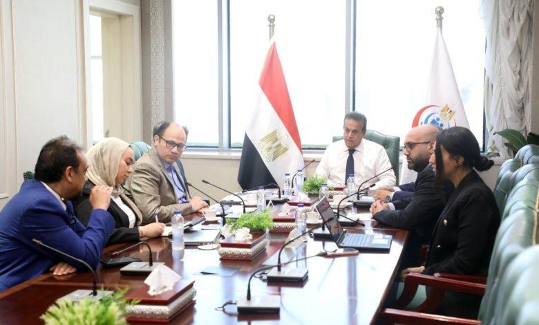 نائب رئيس مجلس الوزراء ووزير الصحة يعقد اجتماعاً لمتابعة مستجدات منظومة الرعايات والحضانات والطوارئ وخطط التوسع بها 1 555698456 1351345593702524 7841359859054853173 n جريدة مؤسسة ايجي تايمز