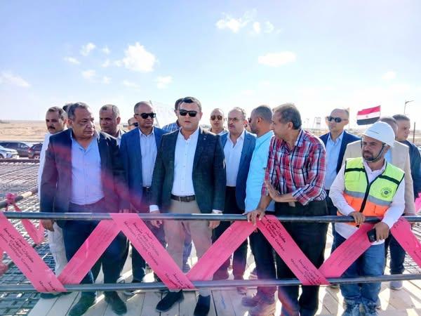 وزير الإسكان يتفقد مشروع إنشاء محطة لتحلية مياه البحر بمدينة العلمين الجديدة 1 الدكتور وليد الدالي 3 جريدة مؤسسة ايجي تايمز