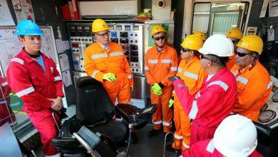 بالصور.. وزير البترول والثروة المعدنية يتفقد الحفار البحري (القاهر-2) 6 557991862 1360829419420808 3345486810151224666 n جريدة مؤسسة ايجي تايمز