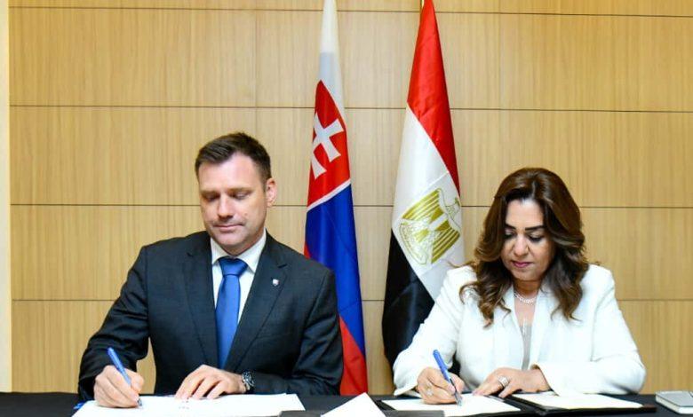 وزيرة التنمية المحلية والقائم بأعمال وزير البيئة توقع مذكرة تفاهم مع وزير البيئة بجمهورية سلوفاكيا 1 558456827 1367051282131955 2512592274517879124 n 1 جريدة مؤسسة ايجي تايمز