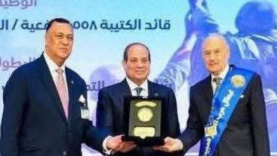 الرئيس السيسي يكرم العميد محمد محمود يوسف خلال احتفالية نصر أكتوبر الـ52 1 566665923 1377324740425024 3724632996379964471 n جريدة مؤسسة ايجي تايمز