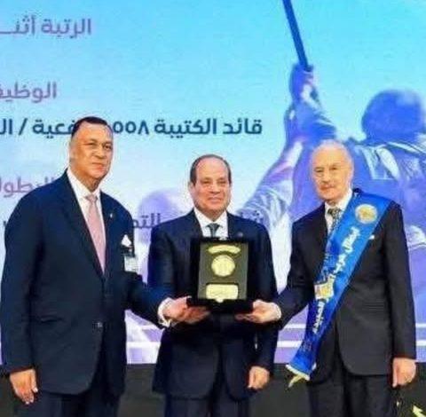 الرئيس السيسي يكرم العميد محمد محمود يوسف خلال احتفالية نصر أكتوبر الـ52 1 566665923 1377324740425024 3724632996379964471 n جريدة مؤسسة ايجي تايمز