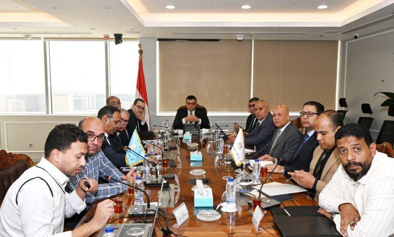 وزير الإسكان يتابع سير العمل بمشروعات الطرق والمرافق والمشروعات السكنية المتنوعة بمدينة حدائق أكتوبر 1 577415529 1392196839617399 4110390583545594523 n 1 جريدة مؤسسة ايجي تايمز