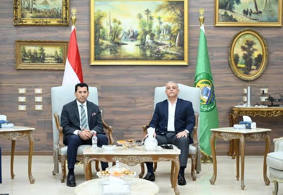 وزير الشباب والرياضة ومحافظ الإسماعيلية يلتقيان اللجنة المؤقتة لإدارة شئون النادي الإسماعيلي بديوان المحافظة 1 583988780 1402711878565895 3145902048063013552 n جريدة مؤسسة ايجي تايمز