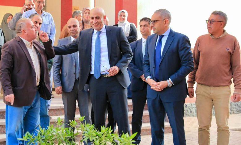 بالصور.. وزير التربية والتعليم يجري جولة مفاجئة بمدارس دمياط ويتفقد ٦ مدارس لمتابعة سير الدراسة 1 590734237 1414033720767044 709303257152136710 n جريدة مؤسسة ايجي تايمز