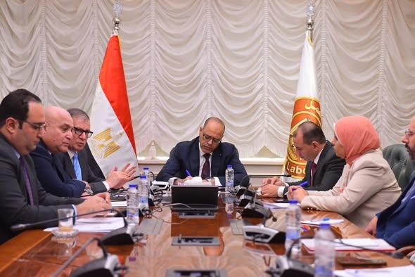 وزير العمل يبحث مع قيادات الهيئة القومية للتأمينات الاجتماعية تعزيز التعاون في ملفات الحماية الاجتماعية 1 591489036 1414146010755815 997730777735493362 n جريدة مؤسسة ايجي تايمز