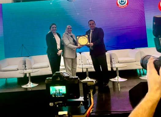 تكريم الدكتورة داليا لطفى رئيس روتاري هليوبوليس النزهة بالمؤتمر الخامس لإدارة التفتيش الصيدلي والصيدلة 1 589966631 866122675832371 5490401998966760123 n جريدة مؤسسة ايجي تايمز