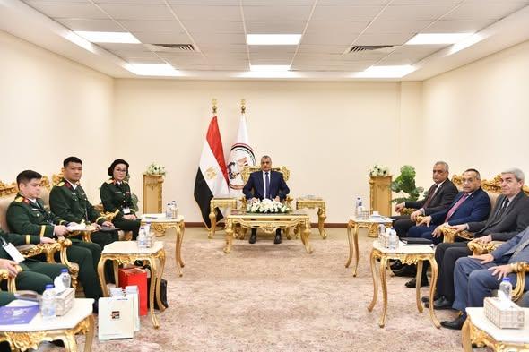 وزير الدولة للإنتاج الحربي يستقبل ممثلي وزارة الدفاع الفيتنامية لبحث أوجه التعاون المشترك 1 591446305 25651671214437503 190178817371272154 n جريدة مؤسسة ايجي تايمز