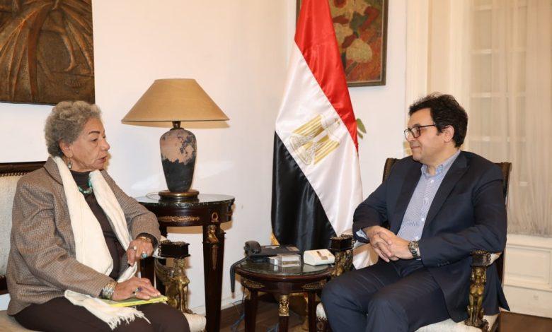 وزير الثقافة يستقبل الأديبة الكبيرة سلوى بكر ويُهديها درع الوزارة احتفاءً بفوزها بجائزة "البريكس الأدبية" 1 598137027 1423438719826544 2563329536101608757 n جريدة مؤسسة ايجي تايمز