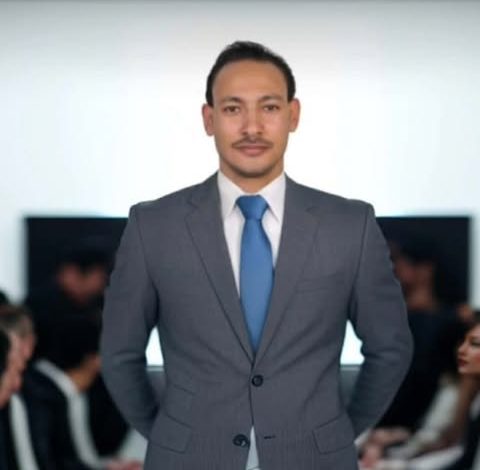 أبو كمال الصعيدي.. صانع محتوى اجتماعي يلامس هموم الشباب والأسرة المصرية ويتصدر فيسبوك بمليون و600 ألف متابع 1 598653840 1190767189670406 8133331262054441342 n جريدة مؤسسة ايجي تايمز