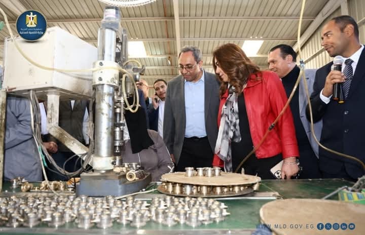 وزيرة التنمية المحلية ومحافظ قنا يتفقدان المنطقة الصناعية بقفط ويزوران مصانع الصناعات المعدنية 1 600338377 25971704422436408 5928728650102550462 n جريدة مؤسسة ايجي تايمز