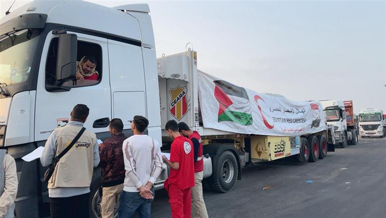 الهلال الأحمر المصري يدفع بفرقه لتقديم الدعم للمرضى القادمين من قطاع غزة 1 2025 11 9 9 35 46 108 جريدة مؤسسة ايجي تايمز