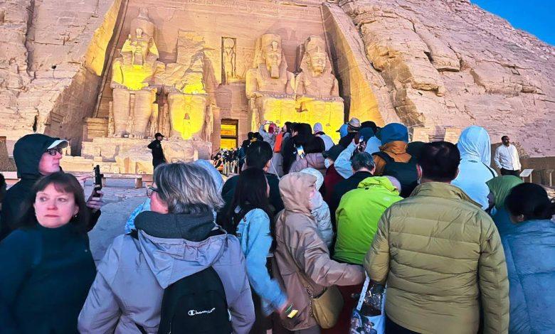 بحضور 2000 سائح... المركز الإعلامي لمجلس الوزراء: ظاهرة تعامد الشمس على وجه الملك رمسيس الثاني حدث حضاري وسياحي عالمي 1 638346849 1488018863368529 3723250310804506158 n جريدة مؤسسة ايجي تايمز