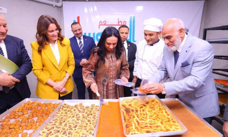 وزيرة التضامن الاجتماعي تتفقد وحدة إطعام "المحروسة " بمؤسسة يمن الخيرية بـ" الوراق" صور 1 642370198 1491788419658240 1852318830302751839 n جريدة مؤسسة ايجي تايمز