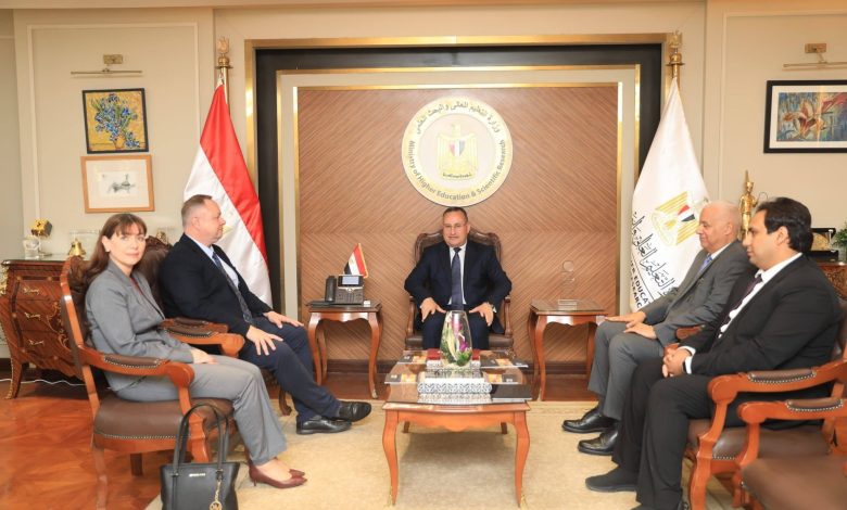 وزير التعليم العالي يبحث تعزيز التعاون مع جامعة إيست لندن ومستجدات إنشاء فرع الجامعة في مصر 1 672682011 1534833508687064 3156016794320222508 n جريدة مؤسسة ايجي تايمز